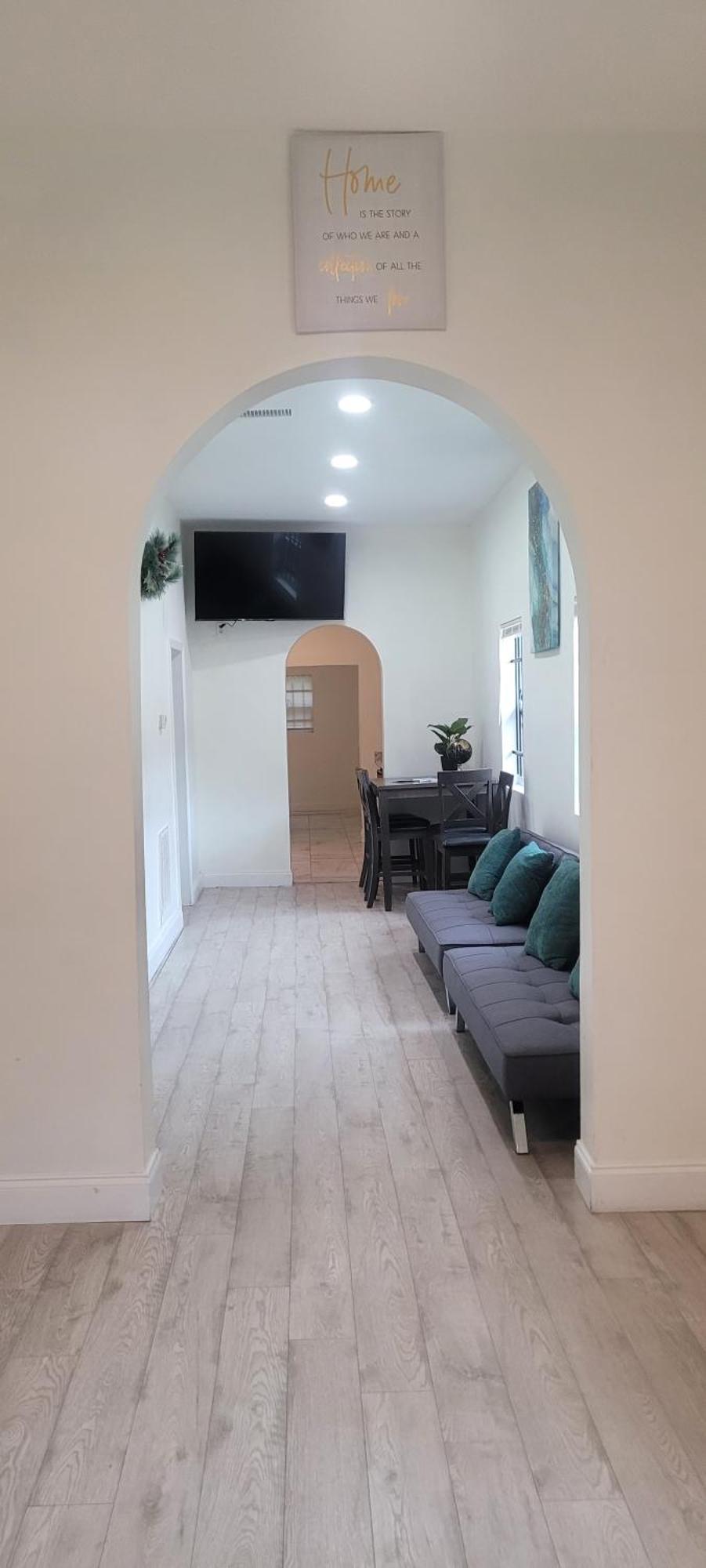 Large, Central, Lovely & Cozy 4Bed/2Bath - House By Everbank Stadium Jacksonville Kültér fotó