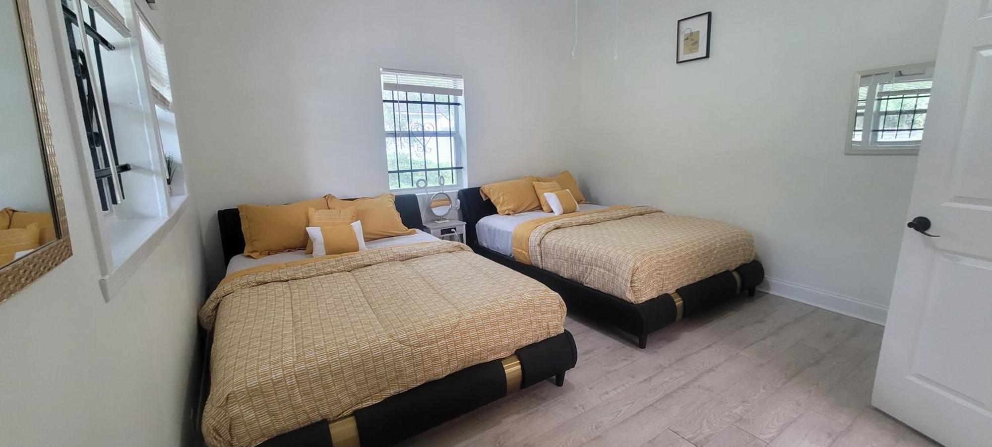Large, Central, Lovely & Cozy 4Bed/2Bath - House By Everbank Stadium Jacksonville Kültér fotó