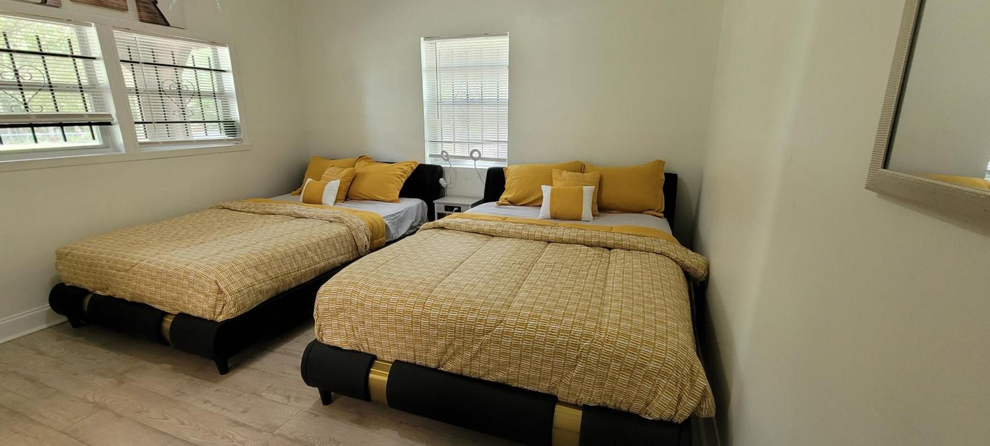 Large, Central, Lovely & Cozy 4Bed/2Bath - House By Everbank Stadium Jacksonville Kültér fotó