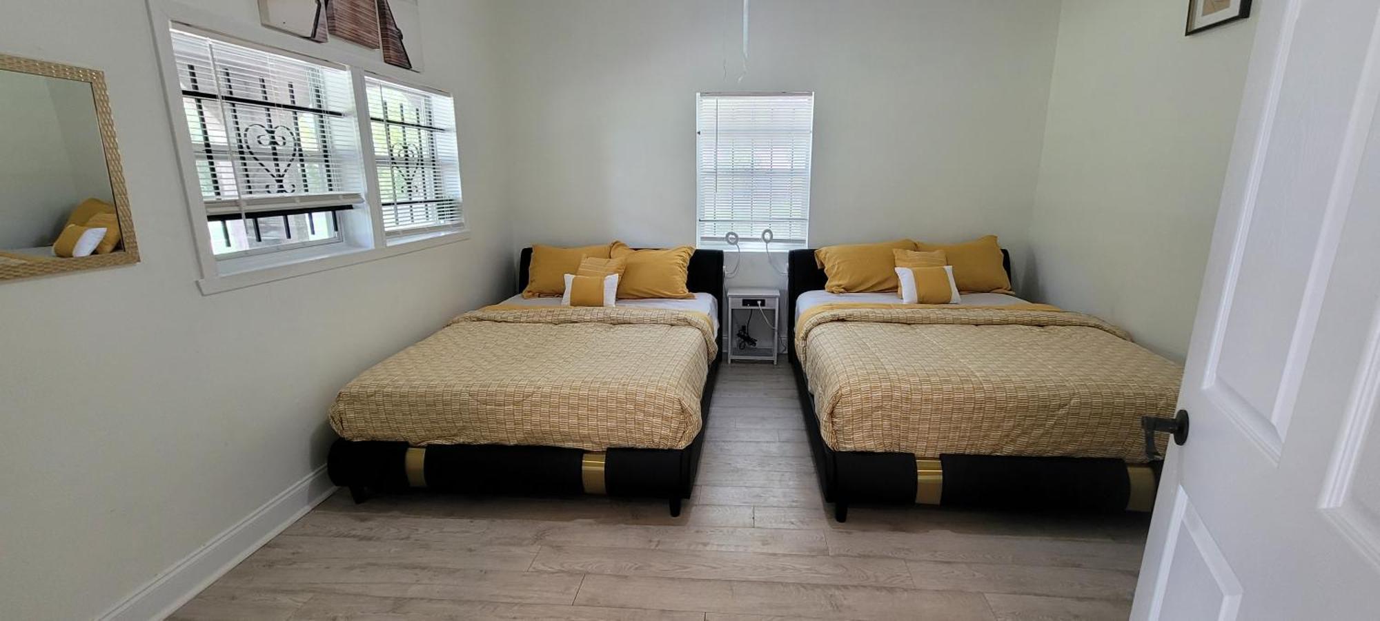 Large, Central, Lovely & Cozy 4Bed/2Bath - House By Everbank Stadium Jacksonville Kültér fotó