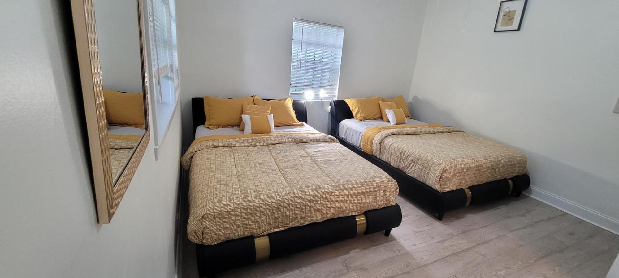 Large, Central, Lovely & Cozy 4Bed/2Bath - House By Everbank Stadium Jacksonville Kültér fotó