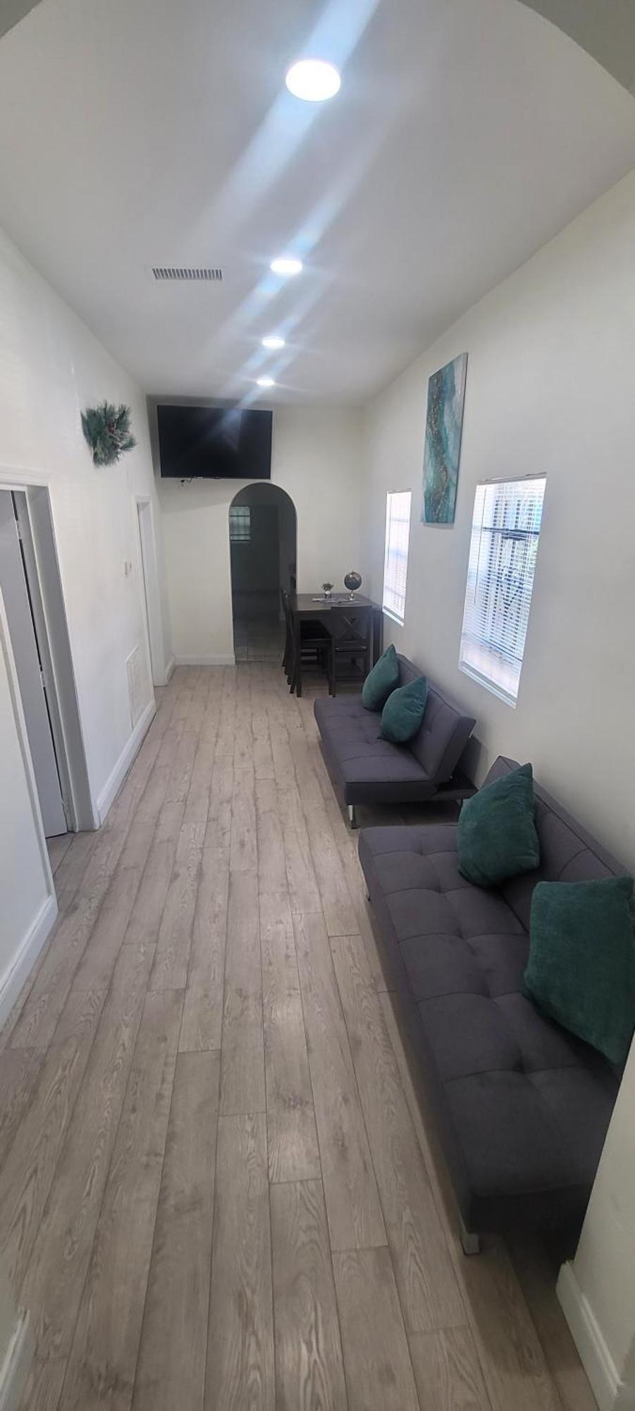 Large, Central, Lovely & Cozy 4Bed/2Bath - House By Everbank Stadium Jacksonville Kültér fotó